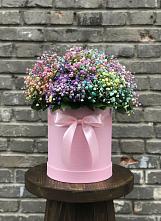 Цветочная композиция из Гипсофила и Розы в шляпной коробке в Нестеровском