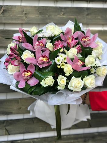 Букет цветов из: Розы и Хризантемы в Нестеровском