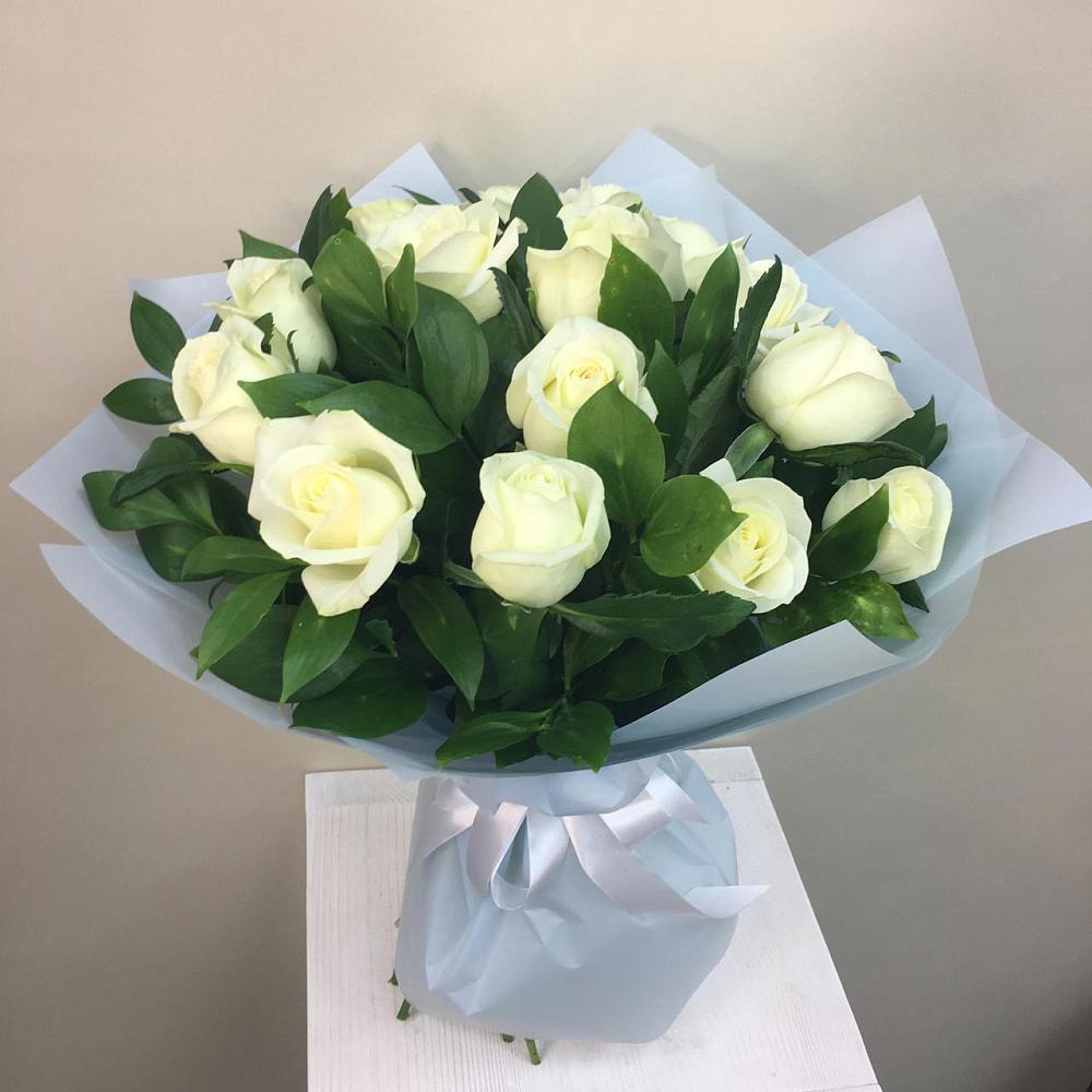 Букет 15 Белых роз Проуд в Нестеровском