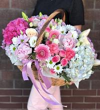 Цветочная композиция из Розы, Хризантемы, Пионы и Лизиантусы в корзине в Нестеровском