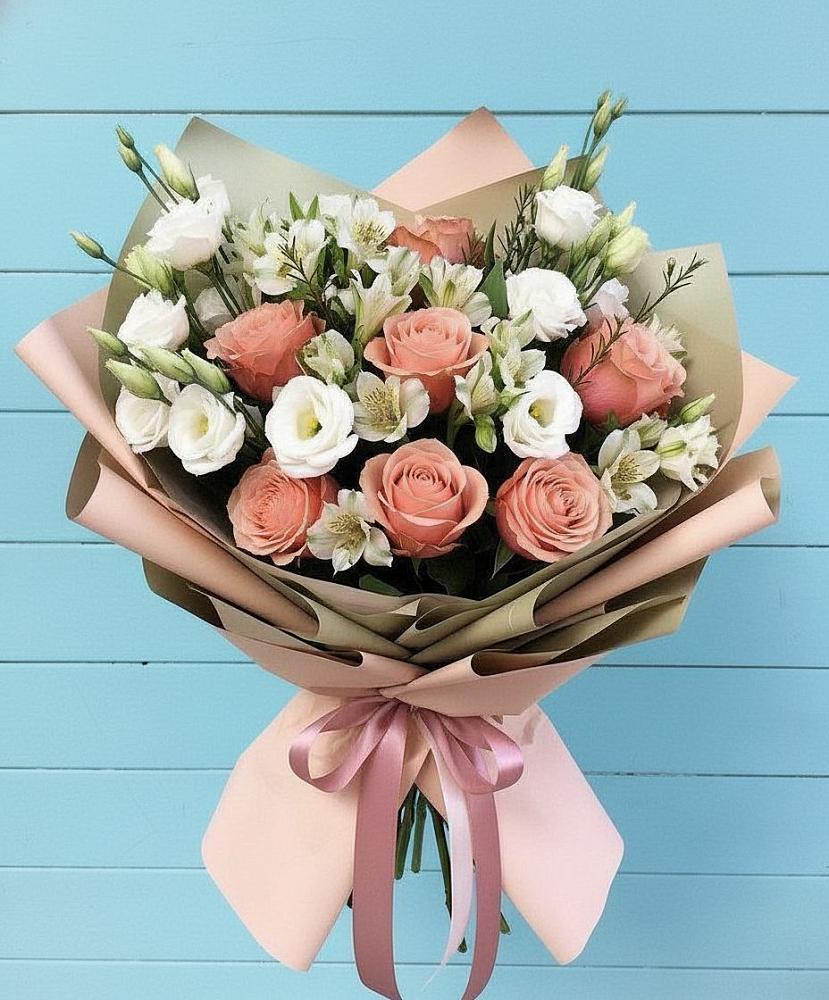 Букет цветов из: Розы, Альстромерии и Лизиантусы в Нестеровском