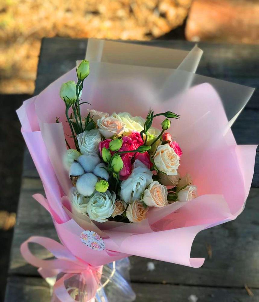 Букет цветов из: Розы и Лизиантусы в Нестеровском