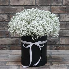 Цветочная композиция из Гипсофила в шляпной коробке в Нестеровском