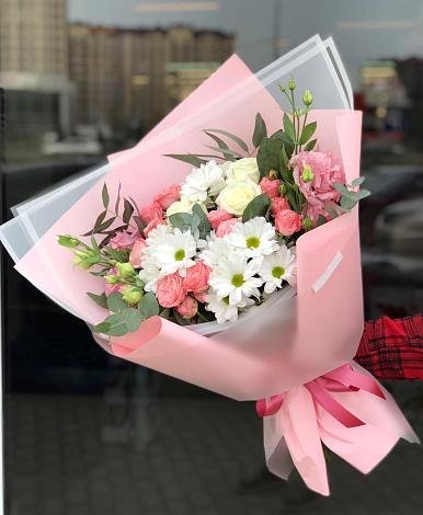 Букет цветов из: Розы, Лизиантусы и Хризантемы в Нестеровском
