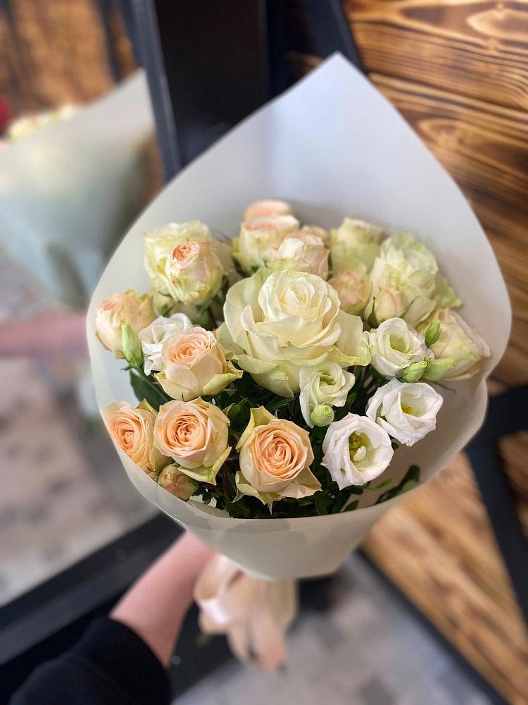 Букет цветов из: Розы и Лизиантусы в Нестеровском